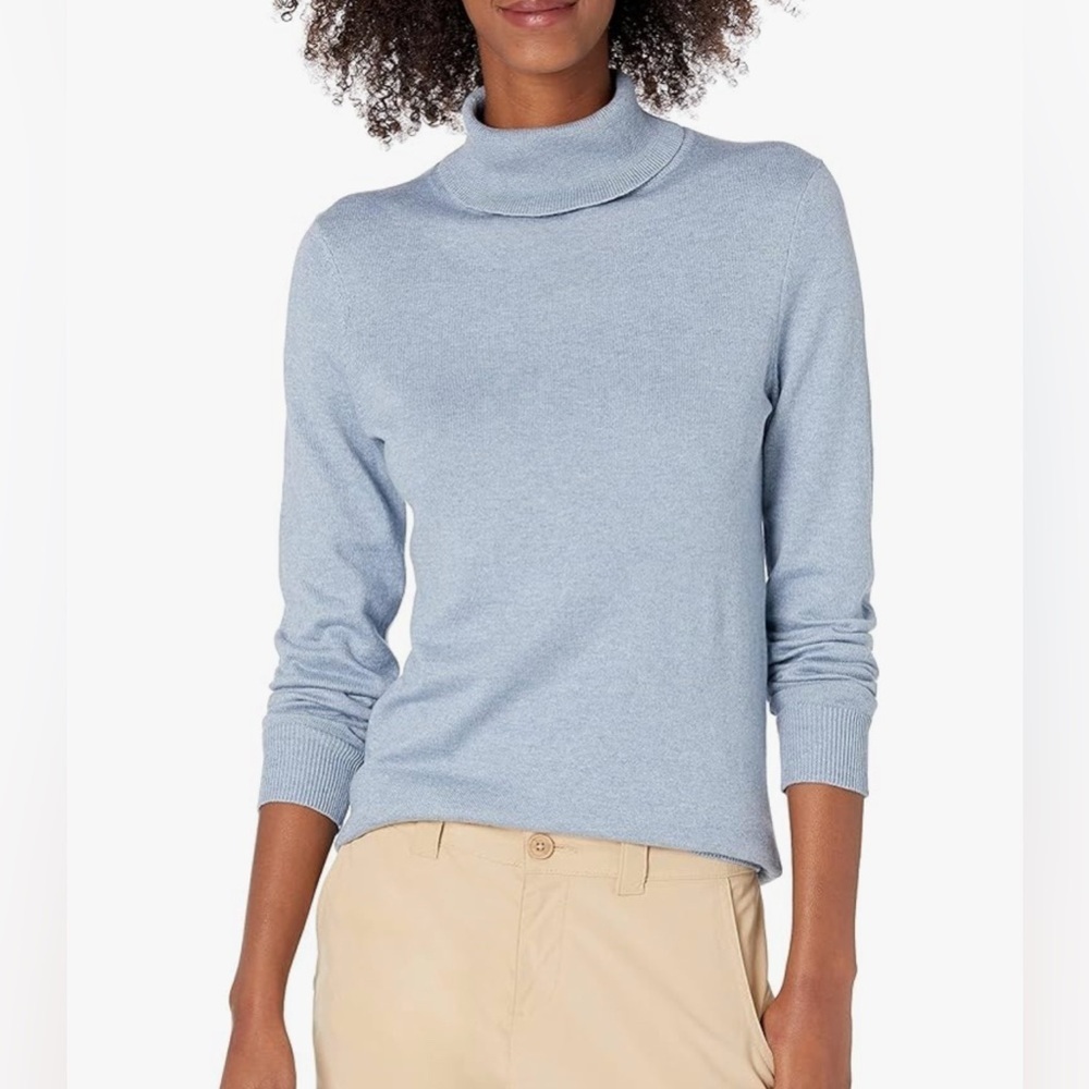 Amazon Essentials Women's Classic-Fit Lightweight Long-Sleeve Turtleneck Sweater